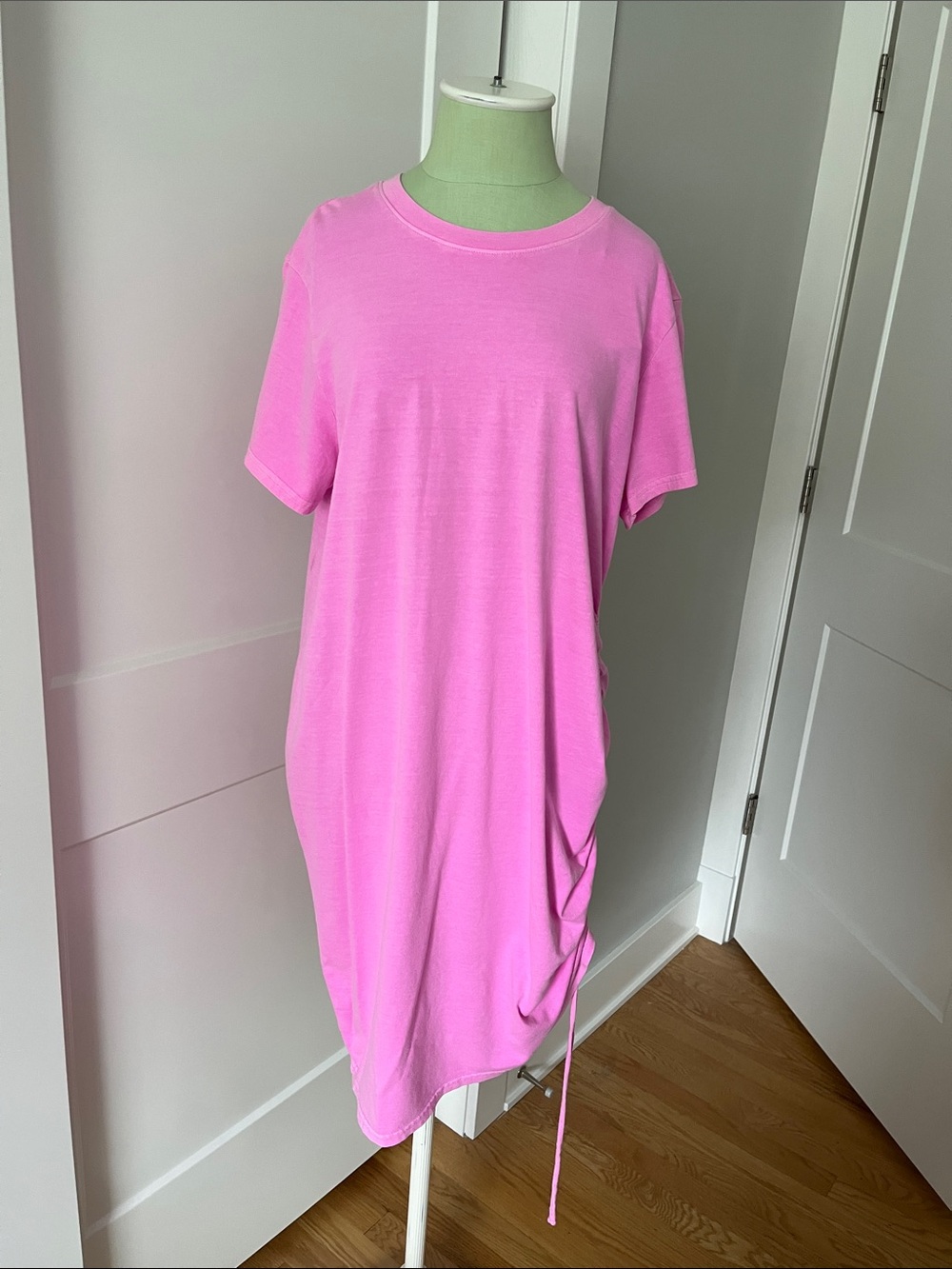 Universal Thread Pink Midi T-Shirt Dress with Side Ruching